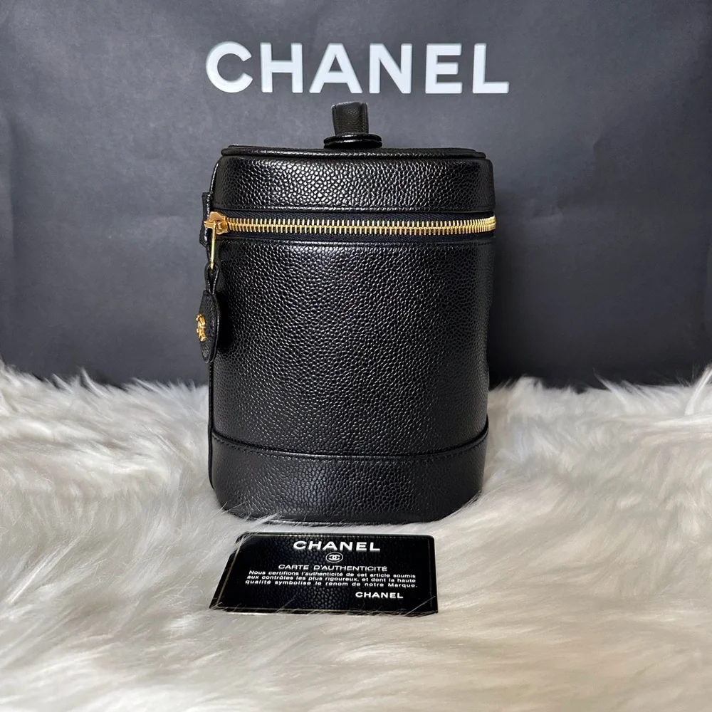 🖤🖤🖤Authentic Black CHANEL CC Stitch Vanity Caviar Handbag